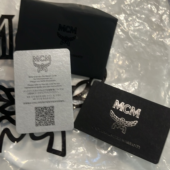 💜MCM LEATHER SHOULDER BAG💜 - Picture 11 of 11